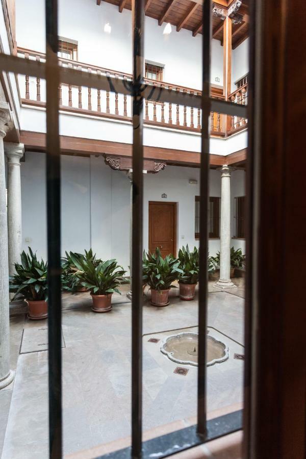 Apartamento De Lujo En Antiguo Convento Granada Luaran gambar